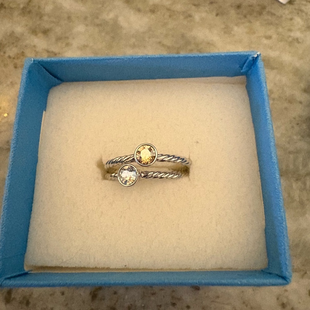 Elegant Silver-Tone Twisted Band Ring with Crystal Accents